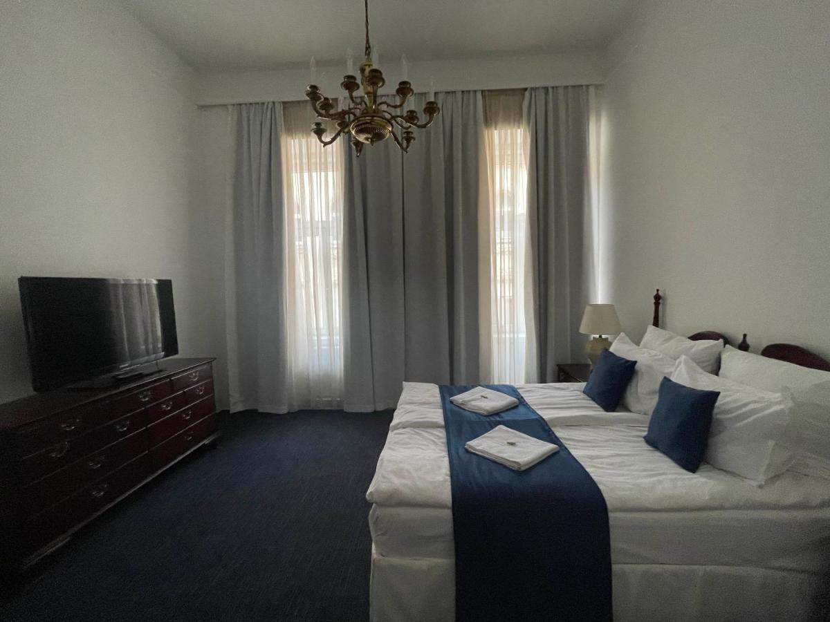 Opera16 Guestrooms Budapest Luaran gambar