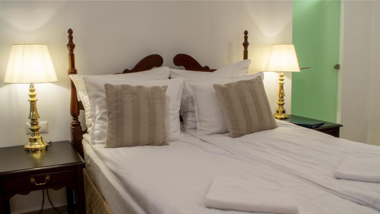 Opera16 Guestrooms Budapest Luaran gambar