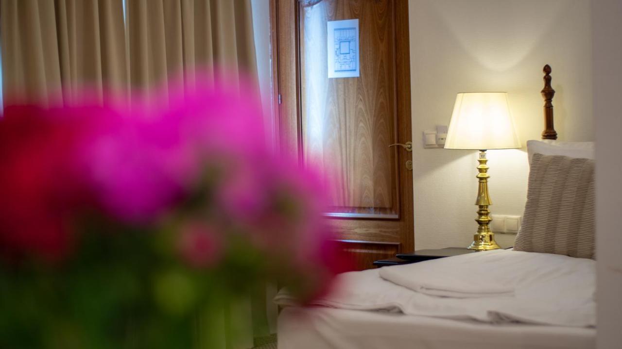 Opera16 Guestrooms Budapest Luaran gambar