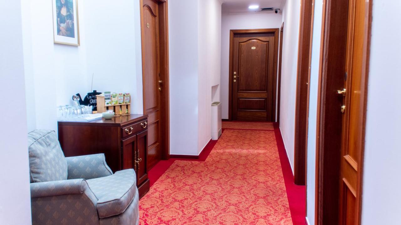Opera16 Guestrooms Budapest Luaran gambar