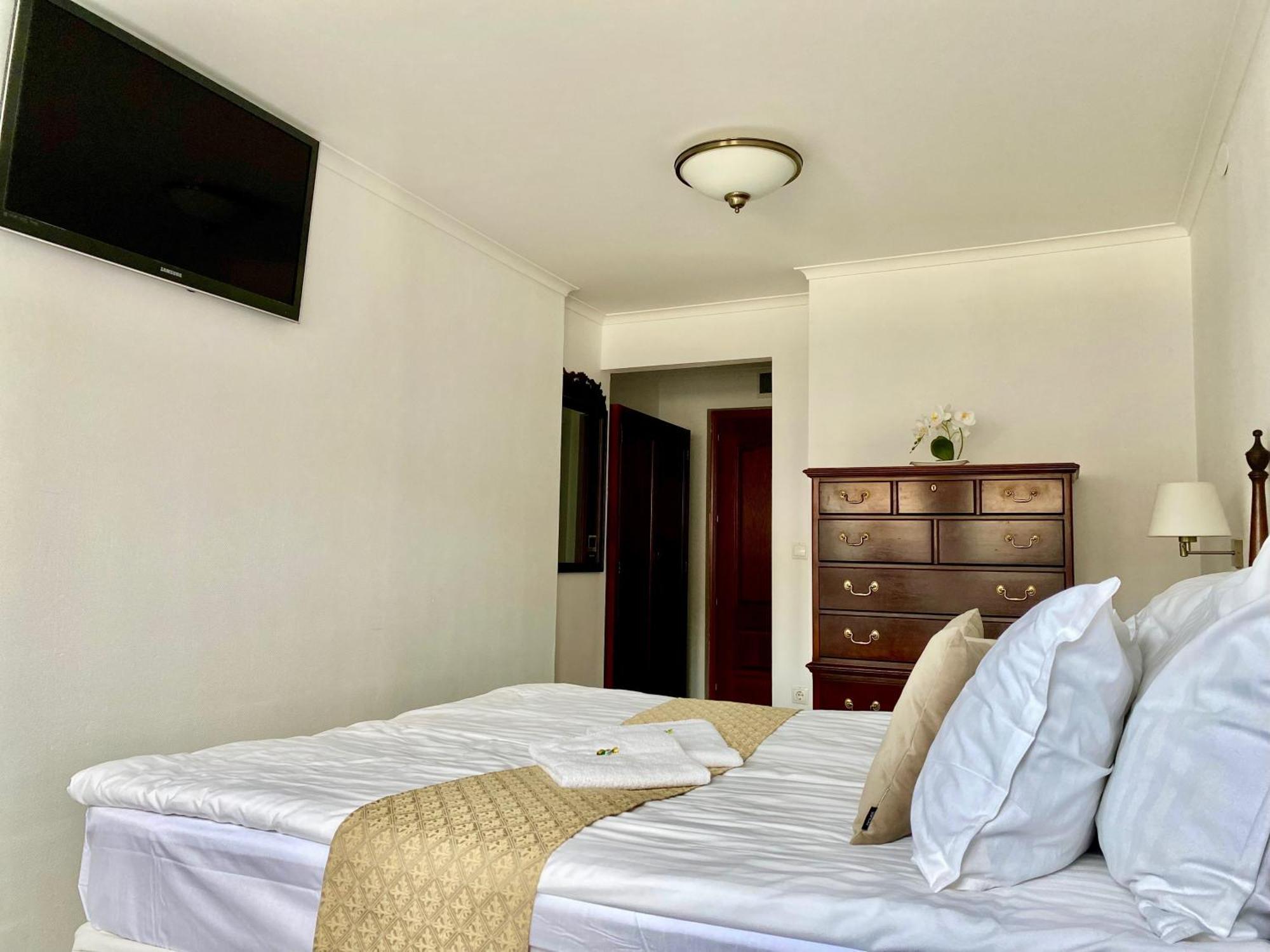 Opera16 Guestrooms Budapest Luaran gambar