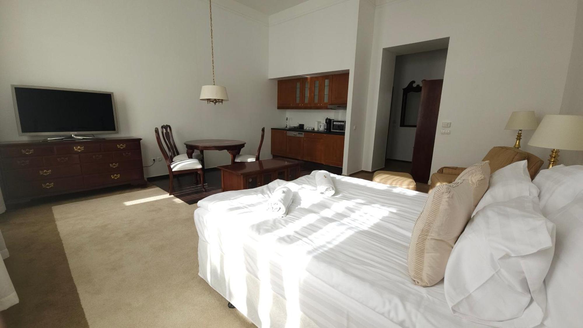 Opera16 Guestrooms Budapest Luaran gambar