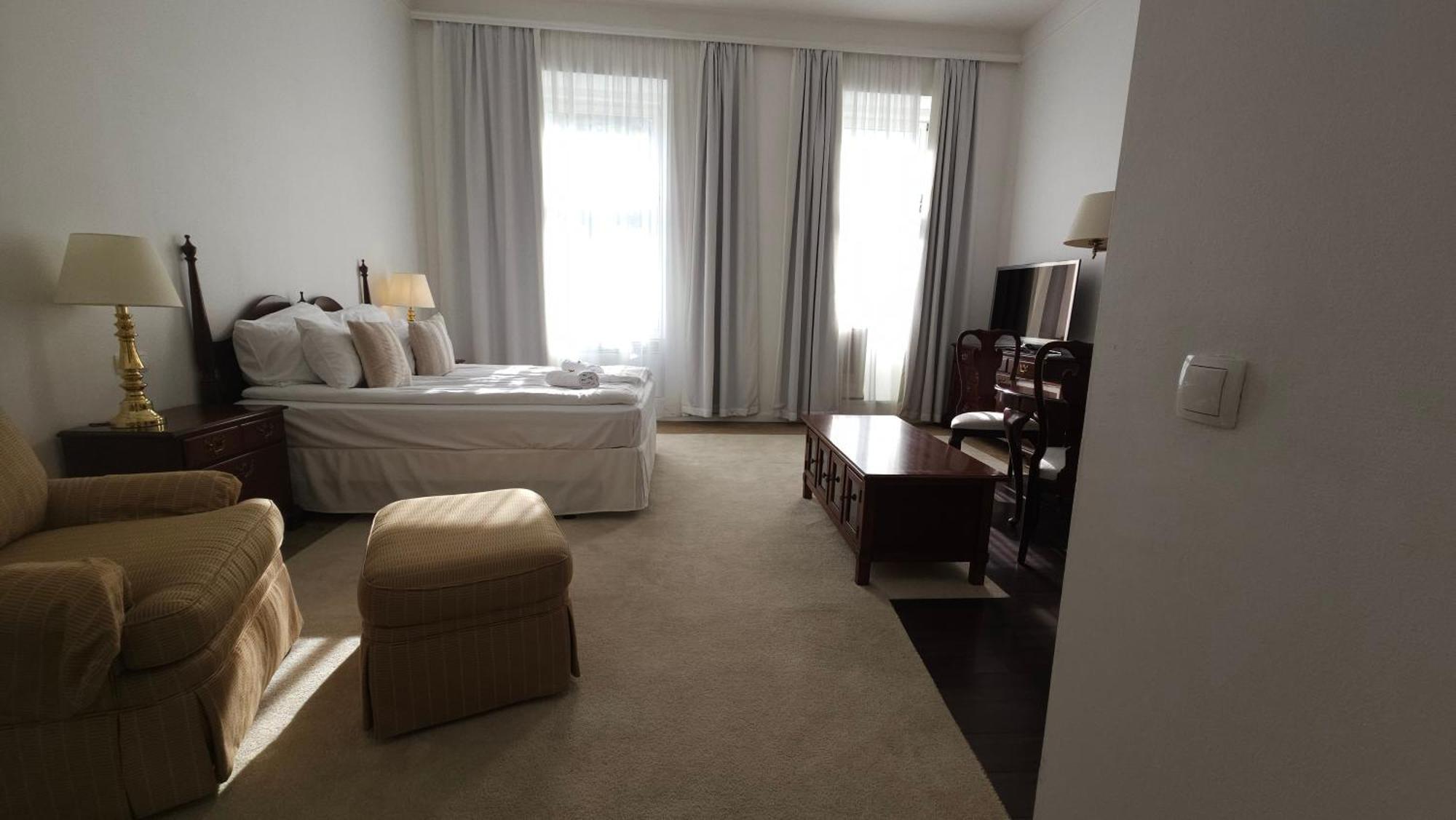Opera16 Guestrooms Budapest Luaran gambar